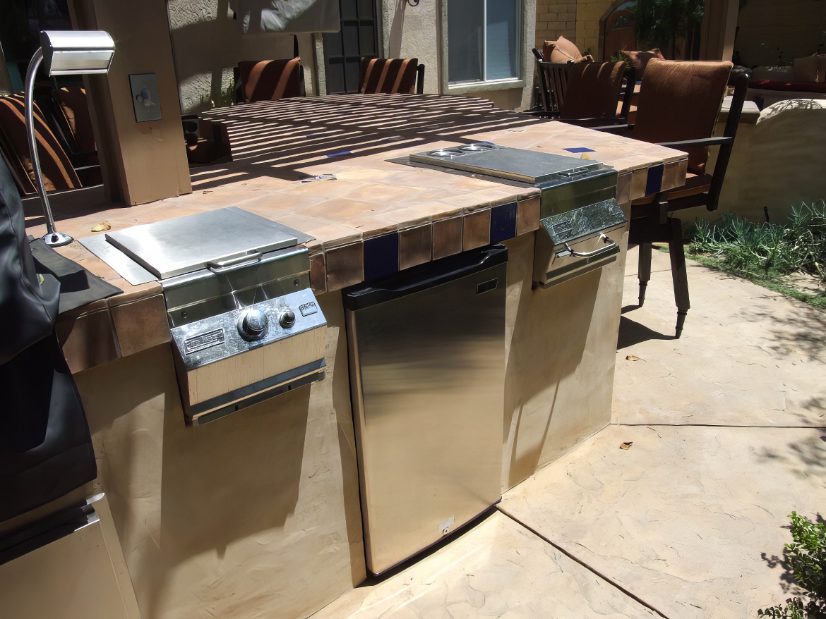 Outdoor Cooktop and Refrigerator